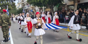Με λαμπρότητα γιορτάστηκε η 25η Μαρτίου στον Αγ. Νικόλαο – Δοξολογία και Παρέλαση (βίντεο)