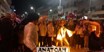 “Διαγωνισμός μόδας” και νυχτερινή παρέλαση στη Σητεία