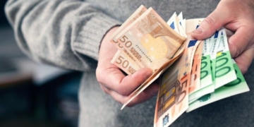 Πληρωμές ΟΠΕΚΑ Μαρτίου 2025: Σήμερα στα ΑΤΜ Ελάχιστο Εγγυημένο Εισόδημα (ΚΕΑ), Επίδομα Παιδιού, στέγασης (ενοικίου), προνοιακά