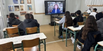 Διαδικτυακή συνάντηση με τη συγγραφέα Αγγελική Δαρλάση είχε το Γυμνάσιο Νεάπολης