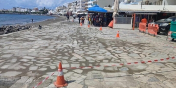 Εργασίες αποκατάστασης οδοστρώματος στον παραλιακό πεζόδρομο Ιεράπετρας