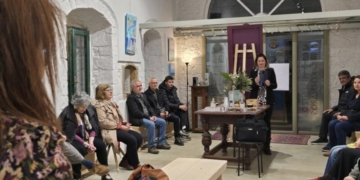 Εγκαίνια της έκθεσης του Αστέρη Γκέκα “ΔΙΟΝΥΣΙΑΚΗ ΛΕΙΤΟΥΡΓΙΑ – 100 χρόνια Μίκη Θεοδωράκη