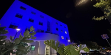 Στα μπλε “ντύθηκε” χθες το Δημαρχείο Ιεράπετρας για την Παγκόσμια Ημέρα Ευχής