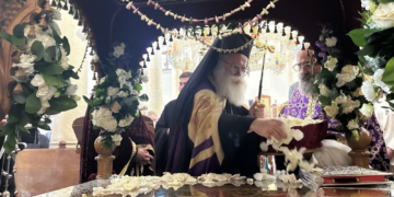 Οι ακολουθίες των Μεγάλων Ωρών και του Εσπερινού της Αποκαθηλώσεως στον Ιερό Μητροπολιτικό Ναό Αγίου Γεωργίου Ιεράπετρας
