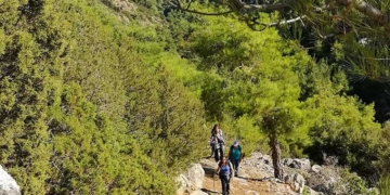 Πεζοπορία στο φαράγγι της Κατσικανταράς