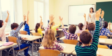 Πότε ανοίγουν πάλι τα σχολεία και πότε λήγουν τα μαθήματα σε Γυμνάσια και Λύκεια