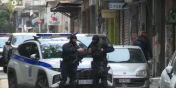 Εξάρχεια: Επιχείρηση της ΕΛ.ΑΣ. σε κτίριο υπό κατάληψη