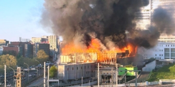 Γαλλία: Περιορίστηκε η μεγάλη φωτιά σε κέντρο διαλογής απορριμμάτων στο Παρίσι