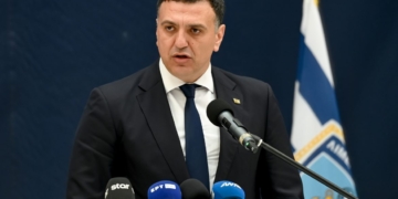 Κικίλιας: Μόνιμα πλέον στον Πειραιά άλλοι 50 λιμενικοί – Τι είπε για τις τιμές των εισιτηρίων