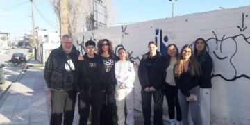 Η Πρωταθλήτρια ομάδα Μπάσκετ κοριτσιών του 1ου ΓΕΛ Ιεράπετρας στους Προημιτελικούς του Πανελλήνιου Σχολικού Πρωταθλήματος.