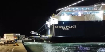 Χίος: Περιπέτεια για το «Νήσος Ρόδος» από τoυς θυελλώδεις ανέμους – Έσπασαν οι κάβοι, κόπηκε η μπίντα