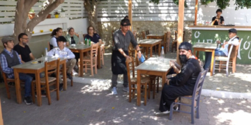 Οι μαθητές του ΕΕΕΕΚ Ιεράπετρας πρωταγωνιστούν σε ένα θεατρικό έργο για τη συναισθηματική διαχείριση (video)
