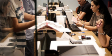 Στο ΣτΕ ο 13ος και 14ος μισθός των δημοσίων υπαλλήλων