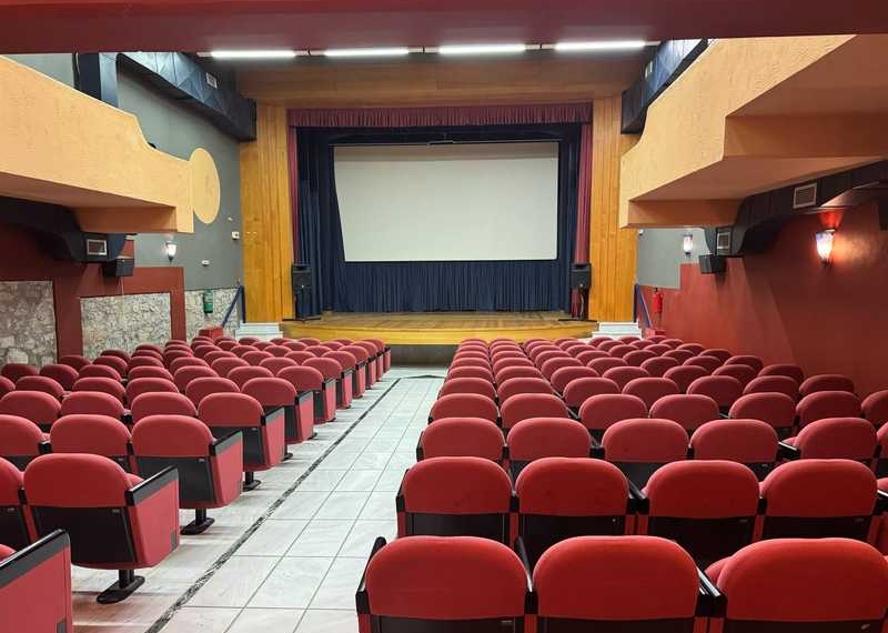 Η Δημοτική Αρχή του Αγίου Νικολάου μετά από 16 χρόνια θέτει ξανά σε λειτουργία τις προβολές ταινιών στο κινηματοθέατρο «Δρήρος» της Νεάπολης