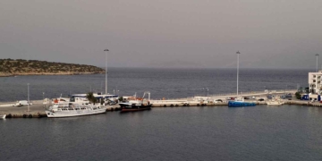 Αποπνικτική η ατμόσφαιρα! – Η αφρικανική σκόνη κάλυψε τον Άγιο Νικόλαο (βίντεο)