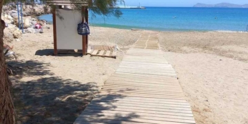 Η πρόσβαση των ΑμεΑ στη θάλασσα και η ανάγκη για περισσότερες θέσεις στάθμευσης