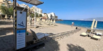 Σε λειτουργία στην Κιτροπλατεία ο μηχανισμός Seatrac για την αυτόνομη πρόσβαση των ΑμεΑ στη θάλασσα