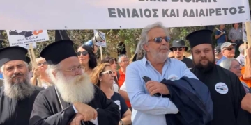 Σητειακοί υποδέχονται τον πρωθυπουργό στο Ηράκλειο με αίτημα την επέκταση του ΒΟΑΚ