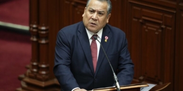Παραιτήθηκε ο πρωθυπουργός του Περού Γουστάβο Αδριανσέν παραμονή της πρότασης δυσπιστίας σε βάρος του