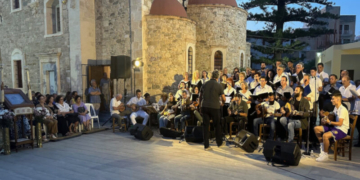 Συγκινητική η εκδήλωση «Μνήμες Μικρασίας» στο προαύλιο του Ιερού Μητροπολιτικού Ναού Αγίου Γεωργίου Ιεράπετρας