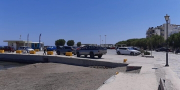 Καθαρισμός παραλιακού χώρου στάθμευσης
