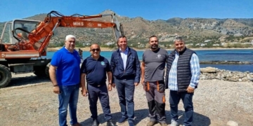 Με τη συνδρομή του Δήμου Αγίου Νικολάου οι εργασίες για τη διάνοιξη του θαλάσσιου διαύλου στο Κανάλι Πόρου Ελούντας