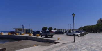 Καθαρισμός παραλιακού χώρου στάθμευσης Ιεράπετρας