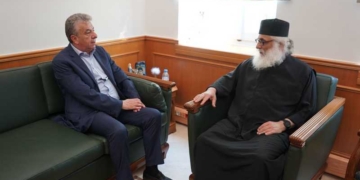 Επίσκεψη του αρχιμανδρίτη Ιεράς Μονής Σινά π. Δικαίου στον περιφερειάρχη Κρήτης