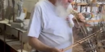 Μια ξεχωριστή εμπειρία στο εργαστήριο του Μανώλη Χαρούλη (video)