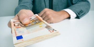 ΟΠΕΚΑ: Πότε πληρώνονται τα προνοιακά και διατροφικά επιδόματα Ιουνίου 2025