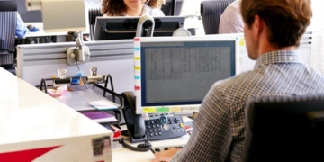 ΓΣΕΕ: Χαμηλοί μισθοί και ακρίβεια «παγιδεύουν» την ελληνική οικονομία