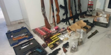Συνελήφθησαν για παραβάσεις της Νομοθεσίας περί όπλων και βεγγαλικών και πυροτεχνημάτων