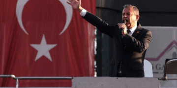 Τουρκία: Εισαγγελική έρευνα σε βάρος του προέδρου του Ρεπουμπλικανικού Λαϊκού Κόμματος (CHP) Οζγκιούρ Οζέλ