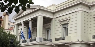 ΥΠΕΞ: Yπό εξαιρετικά αντίξοες συνθήκες η εκκένωση 16 Ελλήνων και μελών των οικογενειών τους από το Ιράν