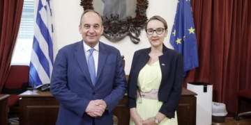 Συνάντηση του Αντιπροέδρου της Βουλής Γ. Πλακιωτάκη με την Επιτετραμμένη του Μαυροβουνίου
