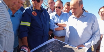 Επίσκεψη κυβερνητικού κλιμακίου στις καμένες εκτάσεις της Ιεράπετρας