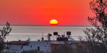 Πολύ όμορφες οι εικόνες από τις ανατολές του ήλιου στον Αγ. Νικόλαο