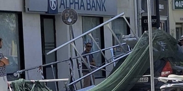 Κατέρρευσε σκαλωσιά στο κέντρο της Ιεράπετρας