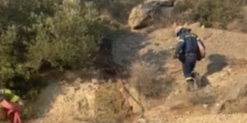 Σε εξέλιξη η φωτιά στην Ιεράπετρα – εκκενώνονται χωριά (video)