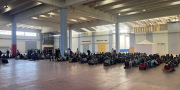 Ασφυκτική η κατάσταση στο εκθεσιακό κέντρο Αγυιάς – Περισσότεροι από 800 αλλοδαποί σε προσωρινή φιλοξενία
