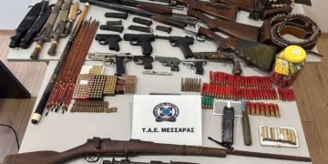 Είχαν στην κατοχή τους 2 πολεμικά τυφέκια, 9 πιστόλια, 7 κυνηγετικά