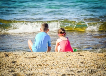 Καλοκαίρι με παιδιά: Συμβουλές προς τους γονείς από την Παιδίατρο Πελαγία Πλατή