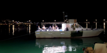 Βαρκαρόλα με φεγγάρι στη Σητεία (video)