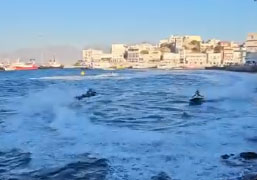 Επίδειξη θαλασσίου σκι- ταχυπλόων σκαφών – jet ski – flyboard wakeboard στο λιμάνι (video)