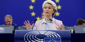 Αντιδράσεις για τον νέο προϋπολογισμό της ΕΕ ύψους σχεδόν 2 τρισ. ευρώ – 500% αύξηση στις δαπάνες για όπλα