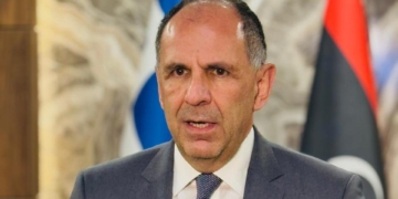 Γεραπετρίτης από τη Λιβύη: Δεν υπάρχουν προβλήματα που δεν μπορούν να λυθούν με διάλογο