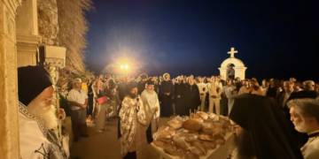 Με λαμπρότητα ο Μέγας πανηγυρικός Εσπερινός της εορτής της Κοιμήσεως της Θεοτόκου στην αναστηλωθείσα Ιερά Μονή Παναγίας Φανερωμένης Ιεράπετρας
