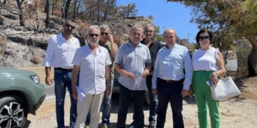 Επίσκεψη στις καμένες περιοχές του Δημάρχου Ιεράπετρας και του Γενικού Διευθυντή Δασών του Υπουργείου Περιβάλλοντος και Ενέργειας