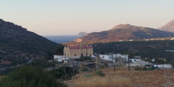 Απογευματινή πεζοπορία στην Παχεία Άμμο-Βασιλική με τον Ορειβατικό Σύλλογο Αγίου Νικολάου
