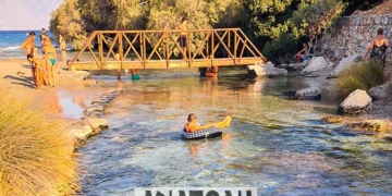 Στην παραλία Αλμυρός του Αγίου Νικολάου